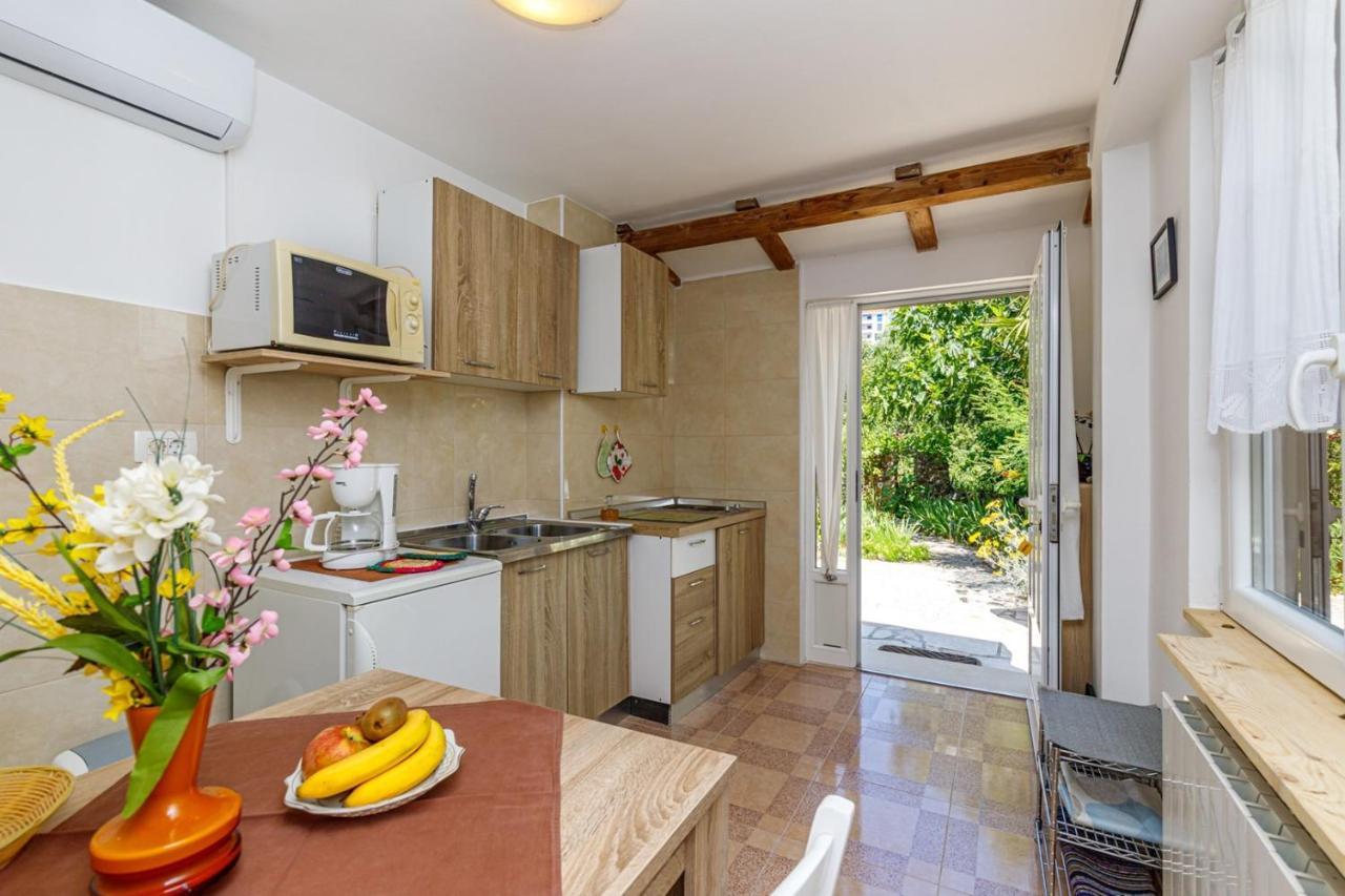 Apartments Vivijana Rabac Exterior photo